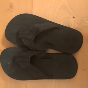 New Reef flip flops size 5